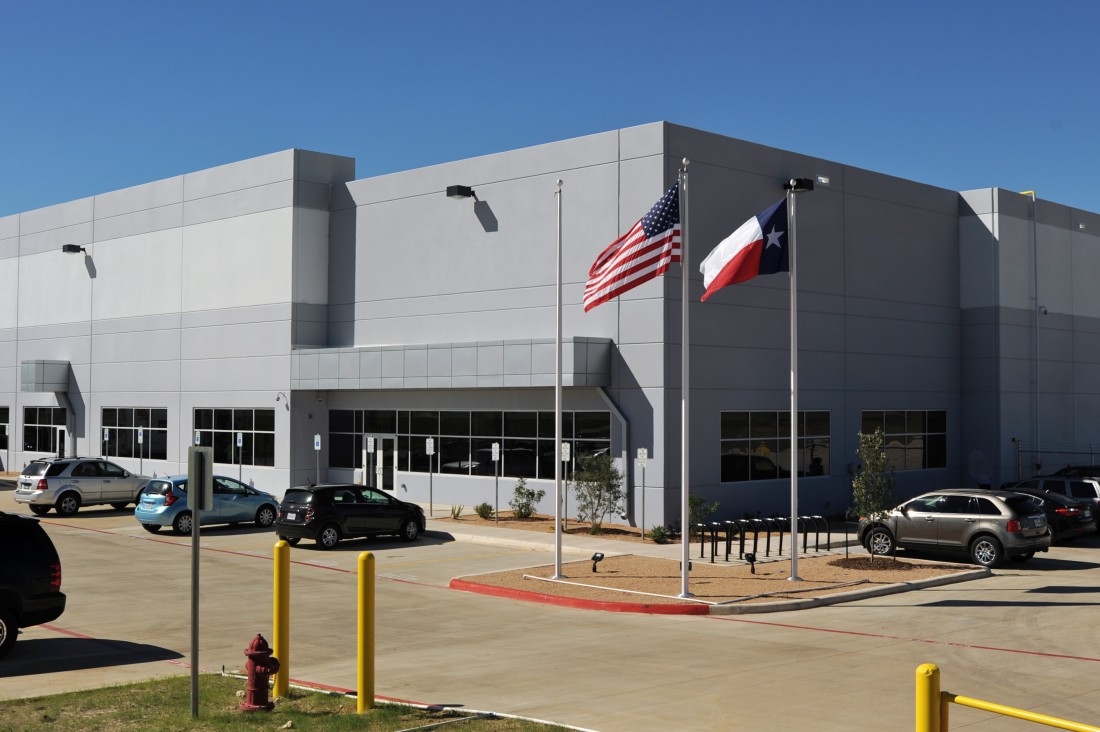 Explore the 512,530 sq. ft. Carrier distribution center in San Antonio, part of ElmTree Funds' $480M refinance.

This one-year loan with extensions reflects a trend towards short-term financing amid expected Fed rate cuts. Learn more industry trends: bit.ly/3Y3XoFP
