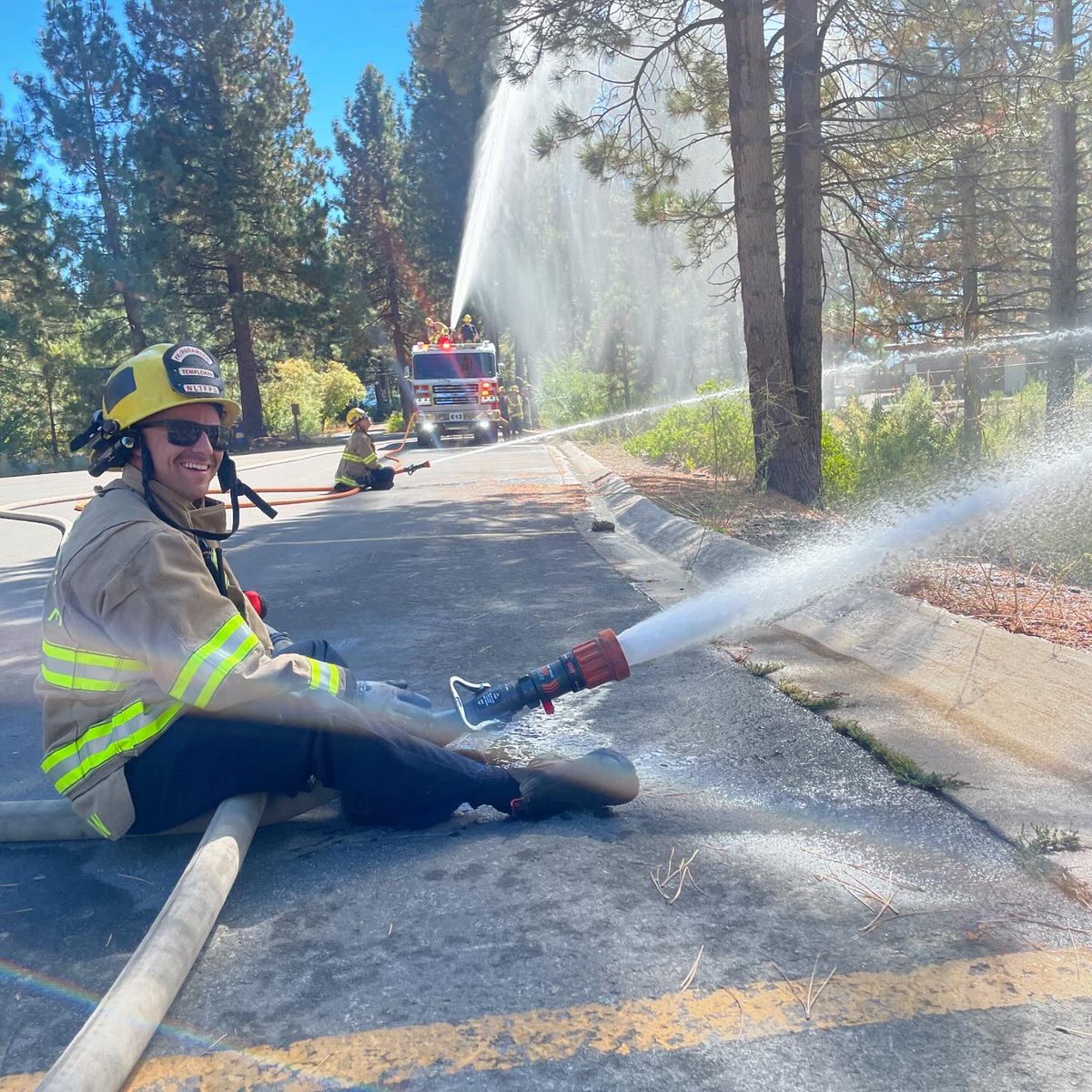 NLTahoeFire's tweet image. Fire suppression training: Defensive firefighting operations including 2.5” hose lines, Blitz fire and deck gun operations. 

#nltfpd
#BlitzFire
#DeckGun
#DefensiveOperations
#nltfpd