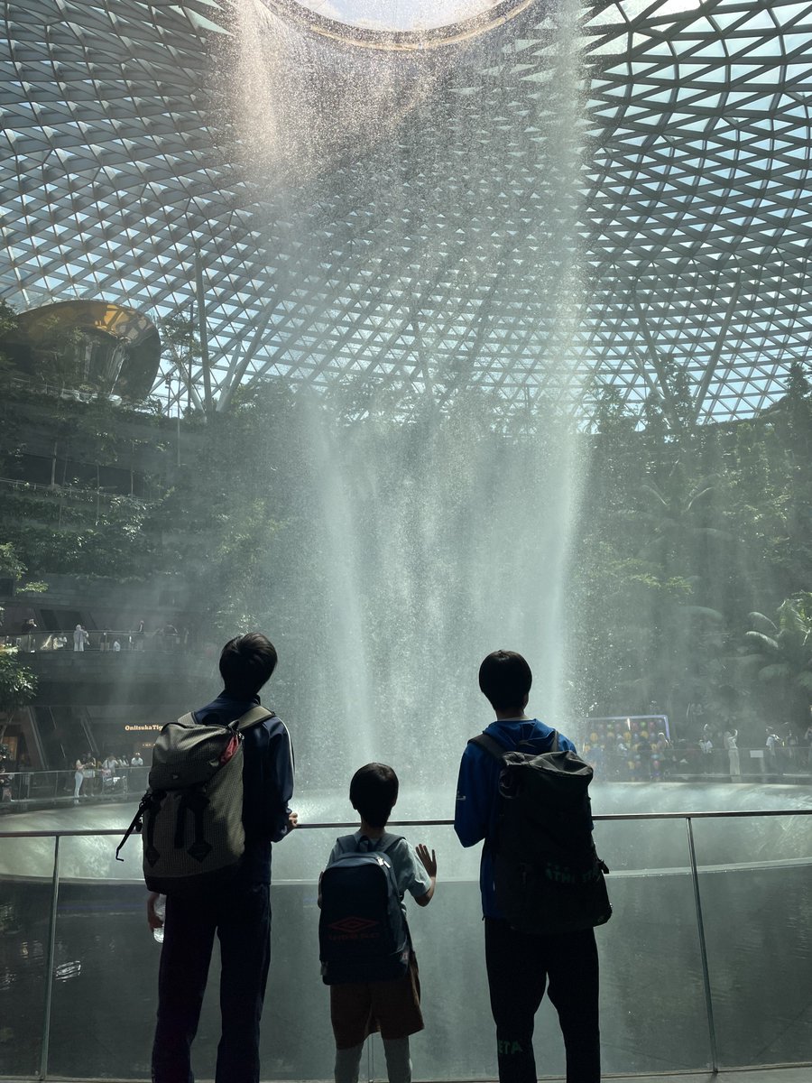 SPICEOGHA's tweet photo. シンガポール着きました！
めっちゃ楽しいぃ🌟🌟🇸🇬
無事について良かった😭 https://t.co/HF3RK6eoXU