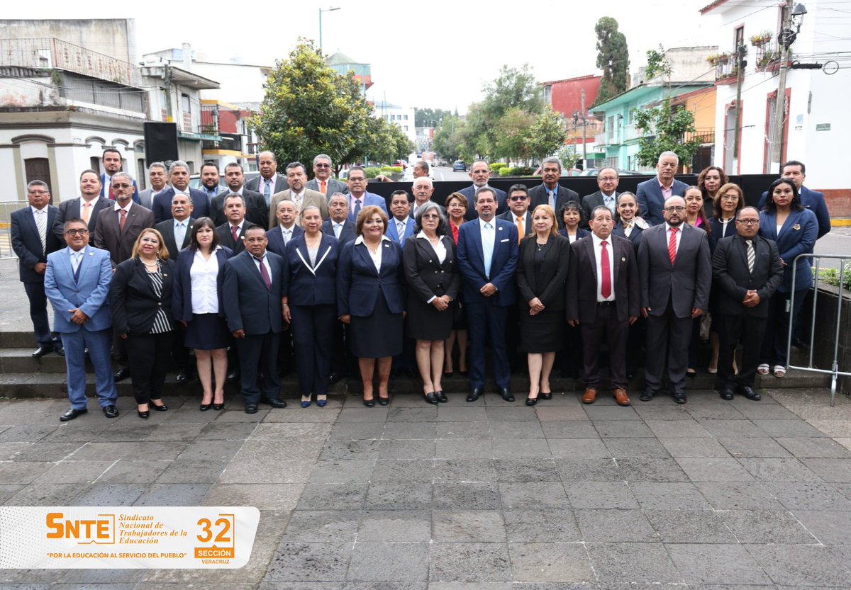 snteseccion32's tweet photo. Por la mañana de este día, las y los integrantes de la Directiva Seccional del SNTE 32 encabezada por el Secretario General Profr. Daniel Covarrubias López asistieron a la Conmemoración del 214 Aniversario del Inicio de la Independencia de México.

#SNTE32 #EquipoPolítico https://t.co/xZ4RC8SVfc