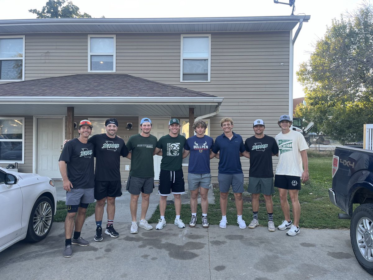 NWBearcatBSB's tweet photo. 3 moves in 3 weeks. Bearcat baseball lending a helping hand in the community. 
#OABAAB https://t.co/ruanvAnM5G