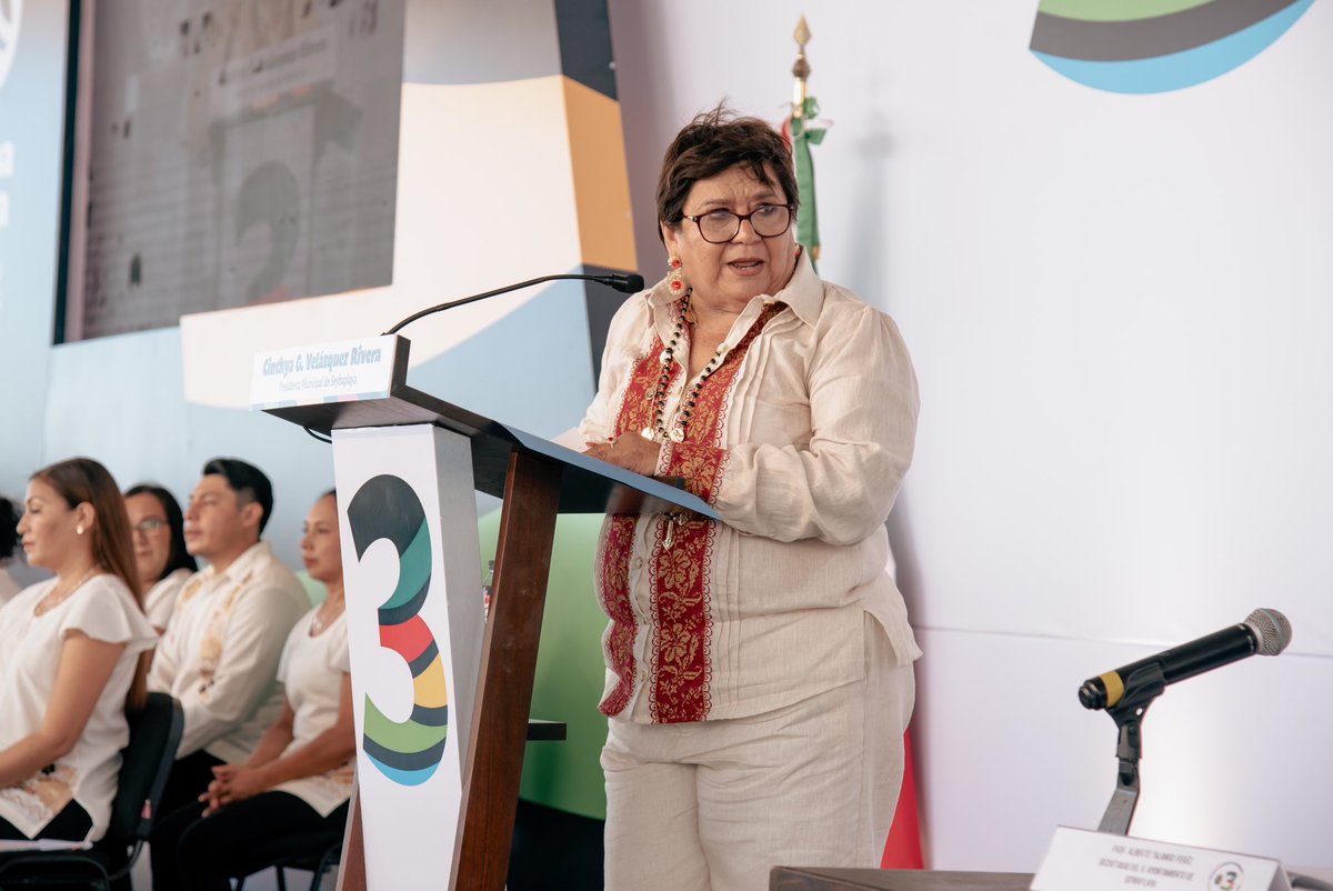 LaydaSansores's tweet photo. Me dio mucho gusto asistir al 3er Informe de Actividades de Cinthya Velázquez Rivera, presidenta saliente de Seybaplaya. Mi reconocimiento por su trabajo en favor de las familias seybanas.

También se tomó protesta a Magdalena Jiménez Pacheco como alcaldesa y a los integrantes del H. Ayuntamiento 2024-2027, con quienes trabajaremos de la mano en favor del bienestar del municipio. Les deseo mucho éxito!