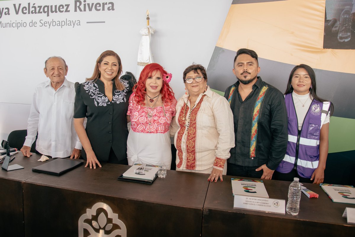 LaydaSansores's tweet photo. Me dio mucho gusto asistir al 3er Informe de Actividades de Cinthya Velázquez Rivera, presidenta saliente de Seybaplaya. Mi reconocimiento por su trabajo en favor de las familias seybanas.

También se tomó protesta a Magdalena Jiménez Pacheco como alcaldesa y a los integrantes del H. Ayuntamiento 2024-2027, con quienes trabajaremos de la mano en favor del bienestar del municipio. Les deseo mucho éxito!