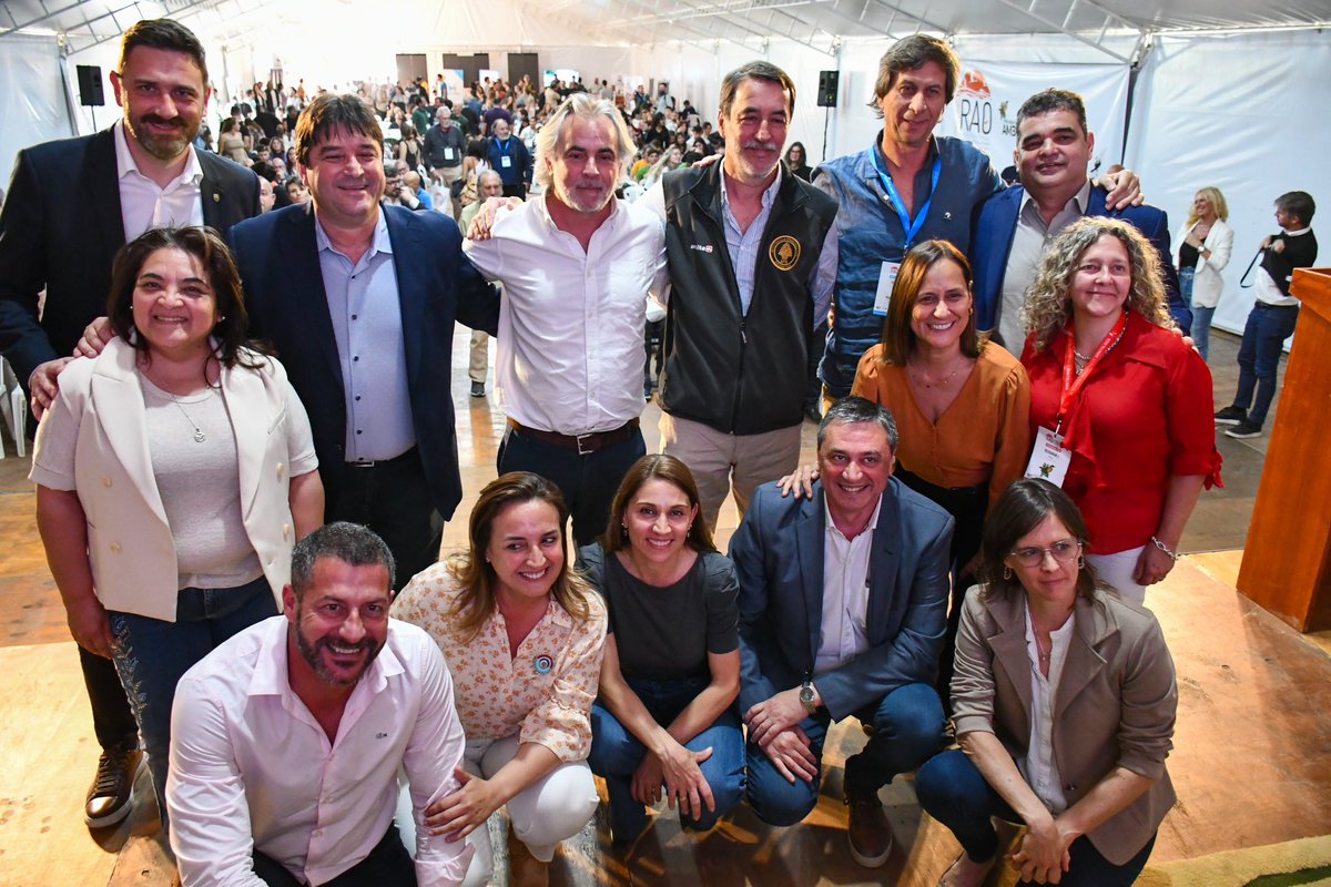 tori_flores's tweet photo. Empezó la #ReunionArgentinaDeOrnitología 🦩❤️ 

Un encuentro que eligió a nuestra provincia para hablar de preservación y conservación 🤩🌎 

Gracias a @AvesArgentinas y a cada uno de los municipios de la región de #ansenuza por hacer este espacio de intercambio posible 🙌🌱 https://t.co/6V0fJudX2e