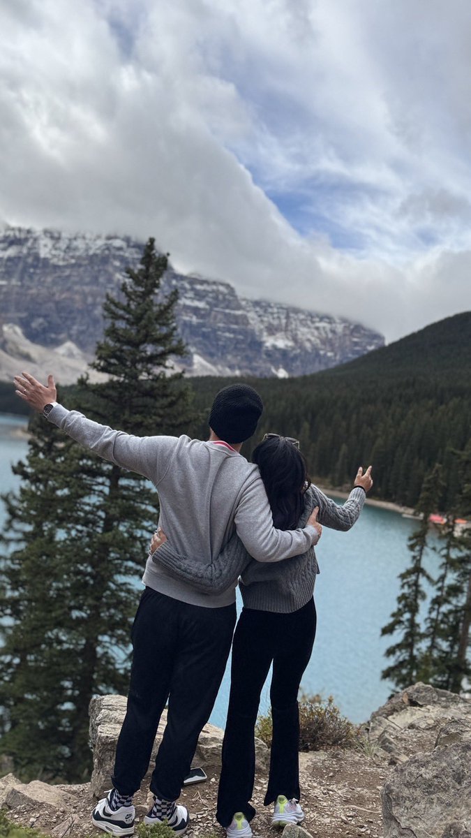 duangdawnoi's tweet photo. Lake Loise , Canada https://t.co/pPD6mzN5v4