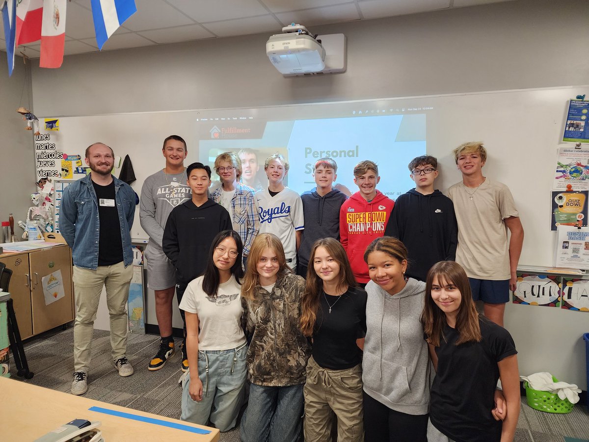 OdsSrawh's tweet photo. Global Thread students enjoyed visits from The Kearney Fulfillment House and Down Syndrome Innovations this week! 2 great organizations!  @AlumniOakhill @MaggieMNewhouse @OakhillDay @DSGKC https://t.co/RvPJ1QD5IJ