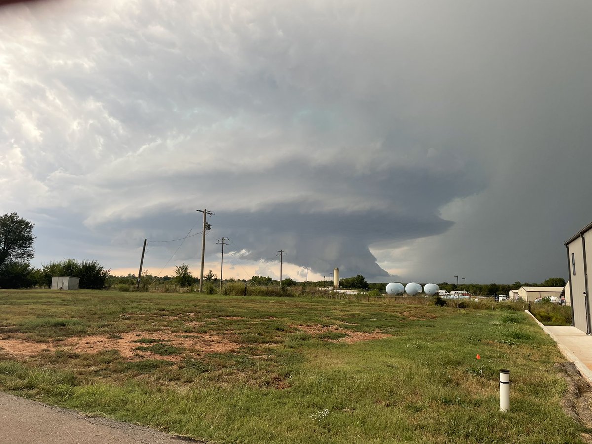 Looking north-northwest just north of Norman. #okwx