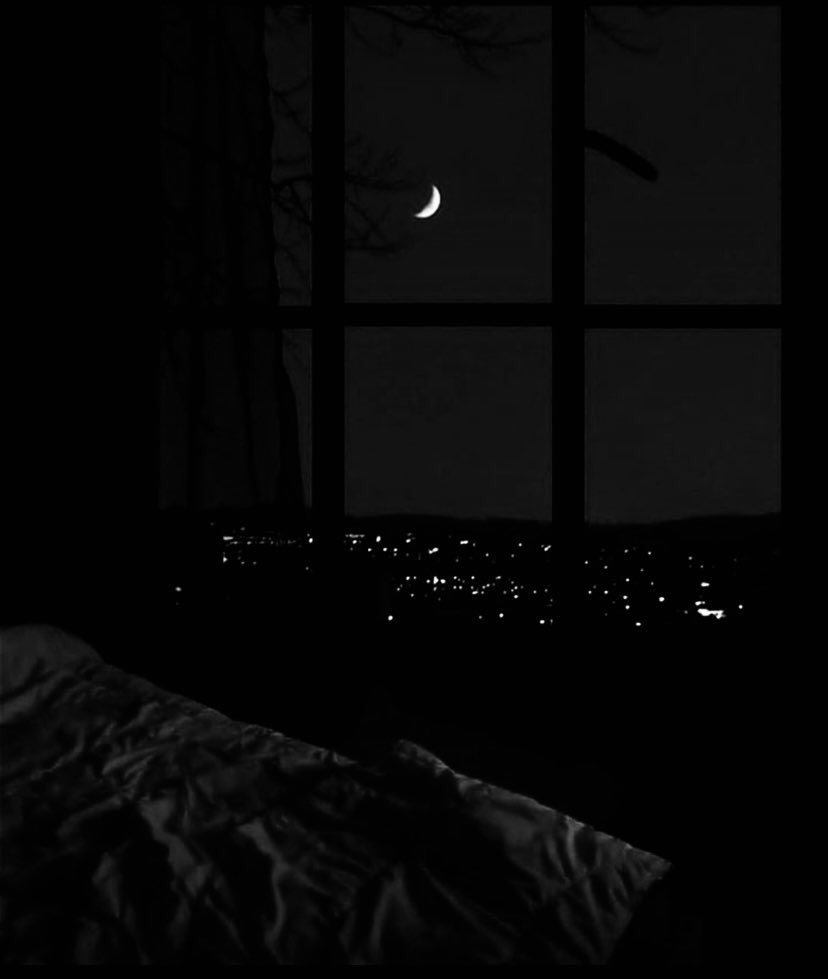 #بوح_آخر_الليل

#شعورك_الان

حتى النوم لم يعد ملجأ للهروب ،،

كل شيء بات صعباً ..

🥀🥀