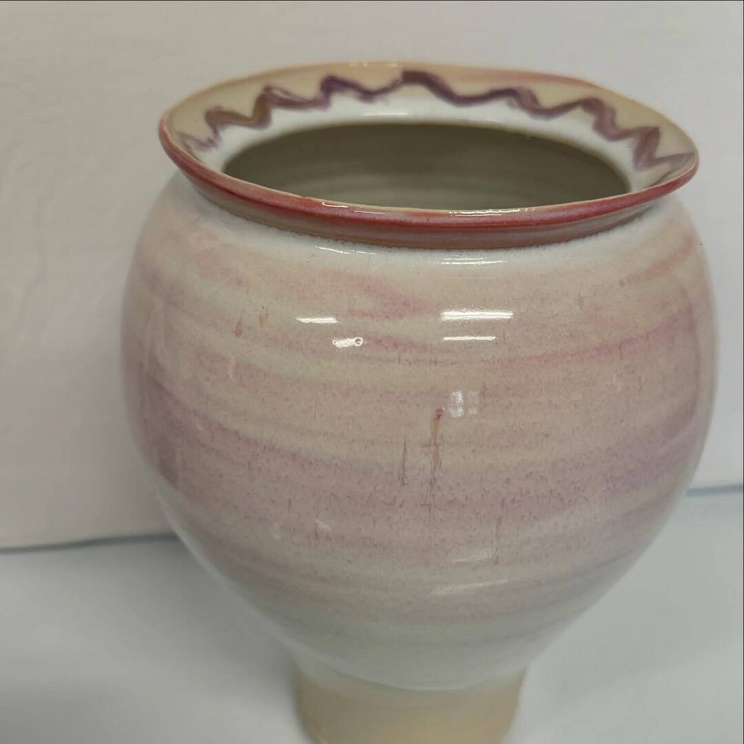 PottersPotts's tweet photo. Day 12 of showing available pottery! Pink swirly vase!
DM for details!
.
.
.
.
.
#ceramic #clay #clayart #handmade #madeinalaska #anchorage #alaska #hobbies #art #decorative #decor #vase #swirly #moonvase #pinkvase
#potterspotts #PottersPottsArt #CeramicCreations #PotteryMagic … https://t.co/BAT2Al18Xu