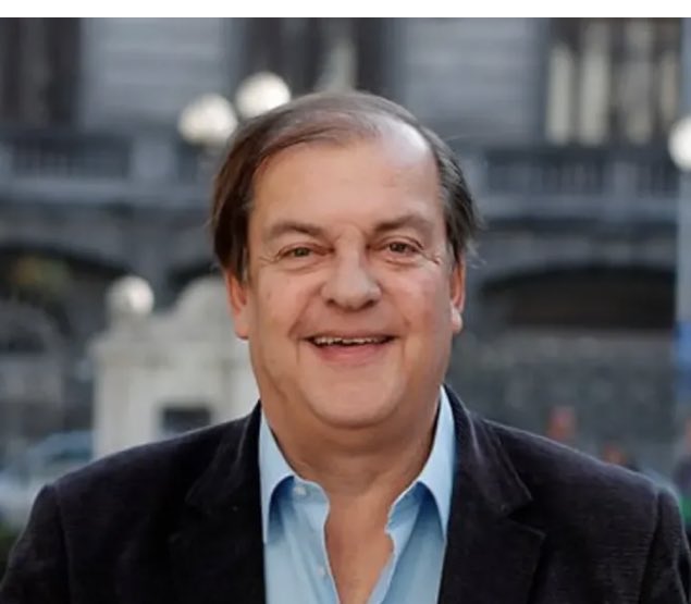 Pedrote42680211's tweet photo. Sabían que este sonriente perdió en TVN en solo 6 meses casi 600 sueldos de la Cubillos? 
Y esa $ si que era de todos los chilenos. 
Han escuchado a la zurdería decir algo? https://t.co/yHrNbFwgK3