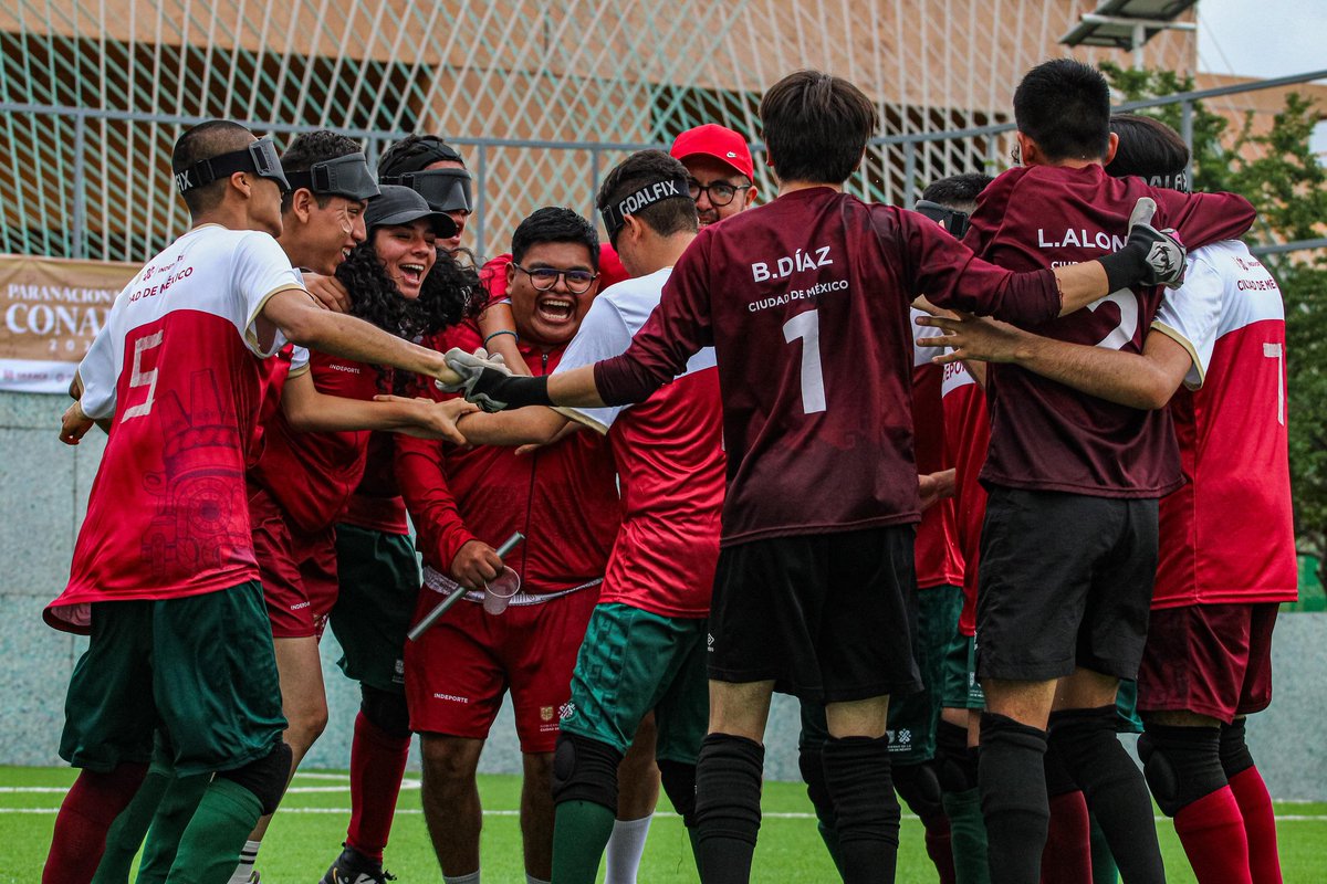 DeporteCDMX's tweet photo. ¡Oro para los futbolistas capitalinos en los #ParanacionalesCONADE 2024!
Hoy en Oaxaca, nuestro equipo de "Fútbol para Ciegos" se alzó con el título de campeón tras una emocionante final contra el equipo representante del estado de Hidalgo, dejando a Coahuila en el 3er lugar. https://t.co/He3nOdTXg4