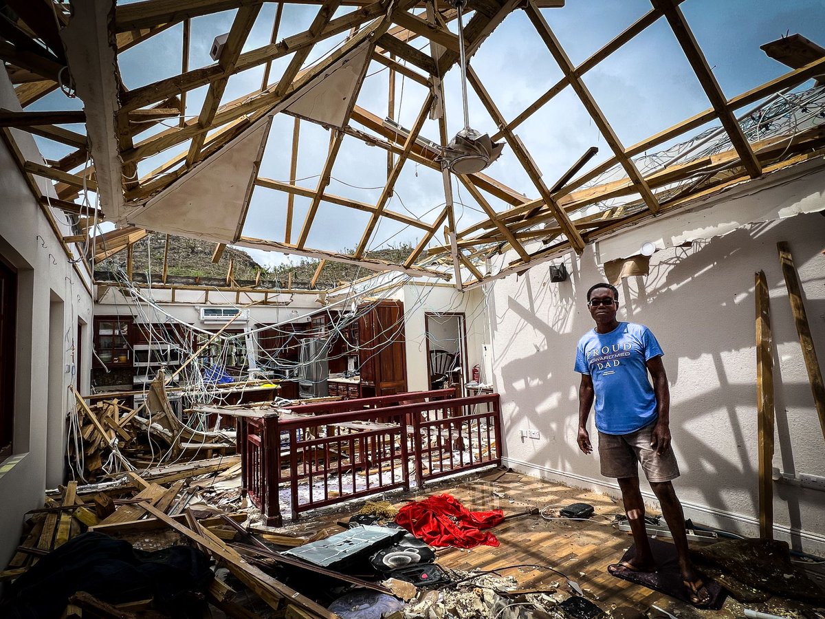 OIM_LAC's tweet image. &quot;Nunca había vivido algo así. Estamos traumatizados y seguimos teniendo recuerdos&quot;.
Para las familias desplazadas por el #HuracánBeryl, el impacto en sus vidas y medios de subsistencia continúa. Pero el espíritu comunitario y las alianzas traen esperanza.

bit.ly/3TH4i0K