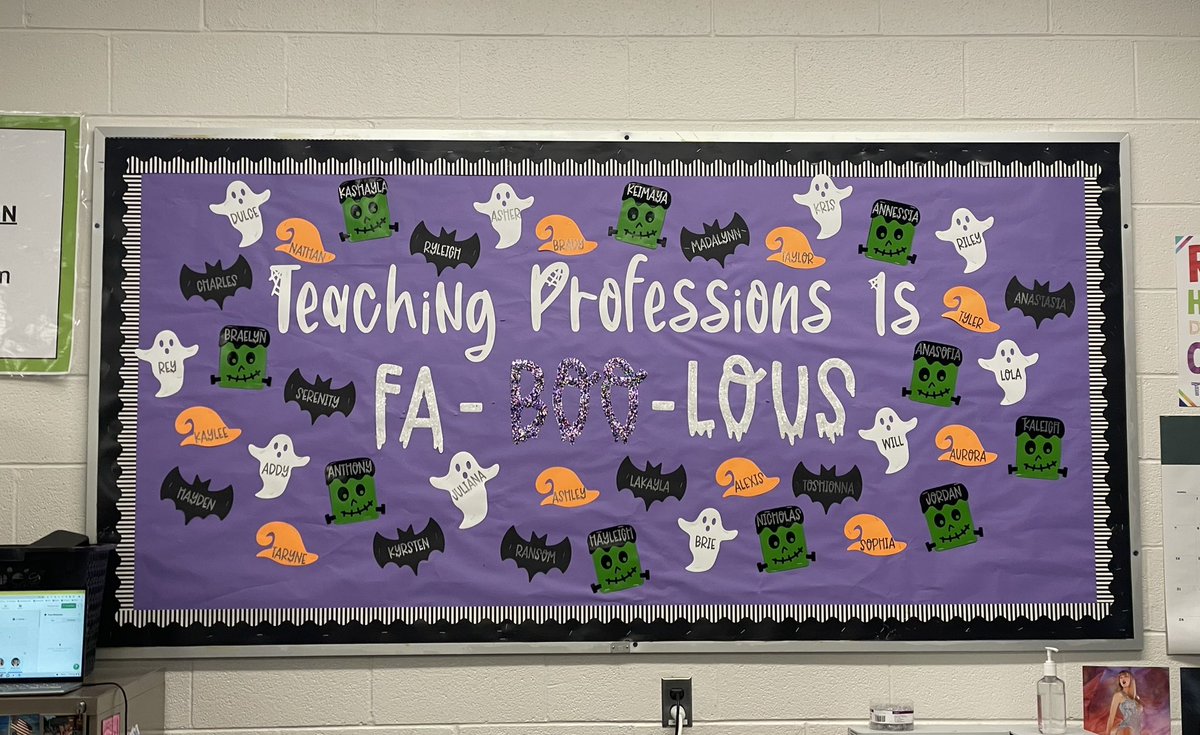 Teaching Professions students are ready for Halloween!!!! 🎃 👻 🦇