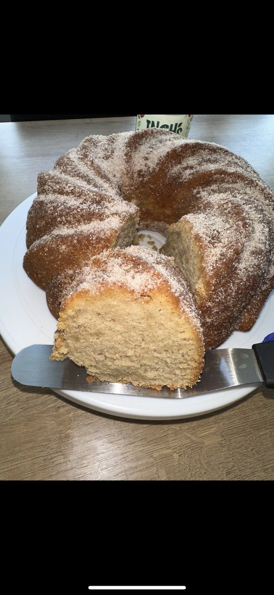 AnaDaSi65329560's tweet photo. Itβs backkkkkk π§π»βπ³
Maybe one day, Iβll find the courage to apply!
#cakeweek #gbbo #bakeoff #greatbritishbakeoff https://t.co/abjVQ01jkk