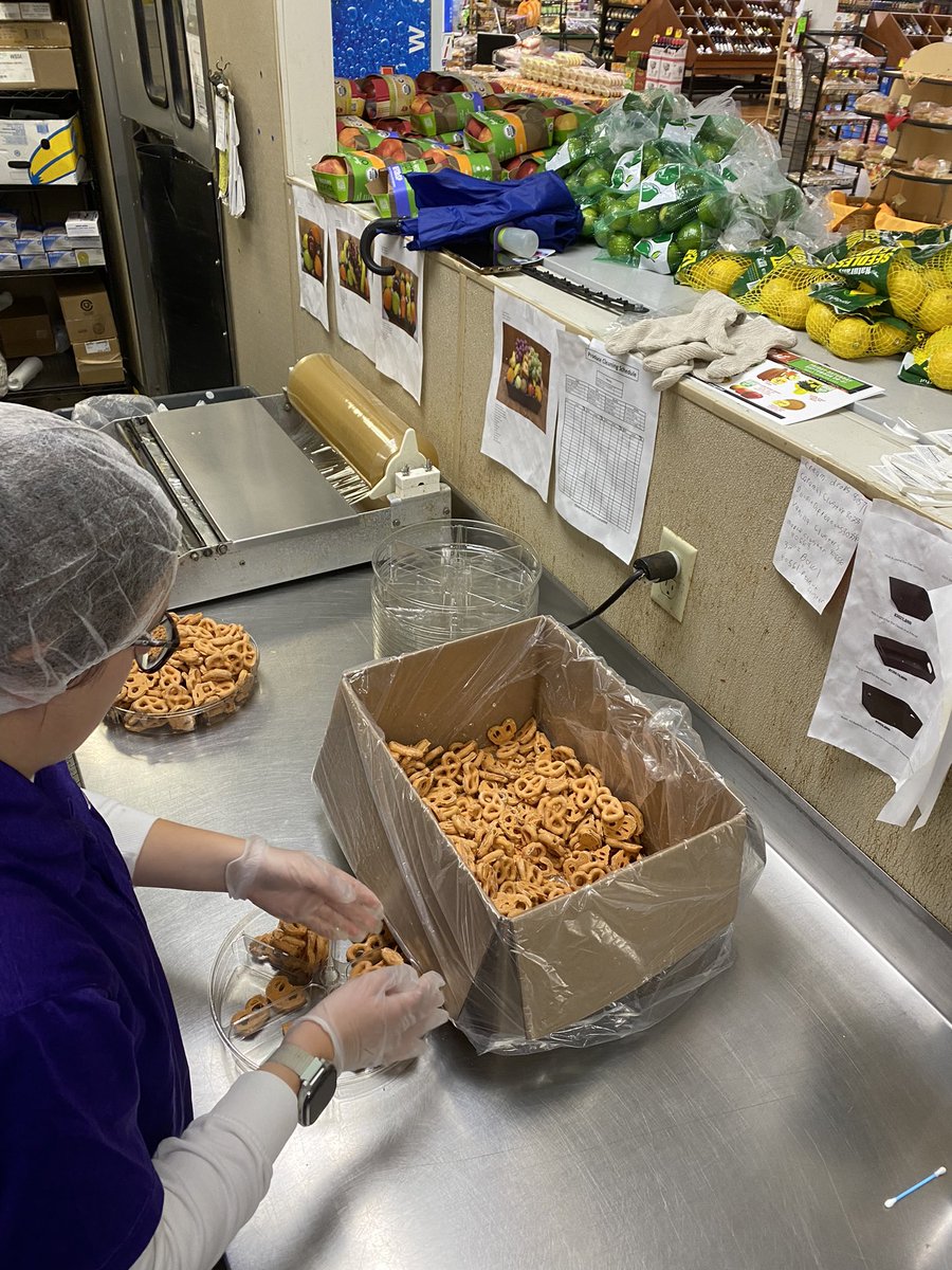 TDavie34's tweet photo. We were back at Chief for the first time this school year! This time we had some 1st timers! They did AMAZING! We packaged peanuts, pumpkin spice pretzels, and nut clusters today! #BryanBuilt #Room108isGREAT #MultipleABILITIES https://t.co/kWWNZsbpxF