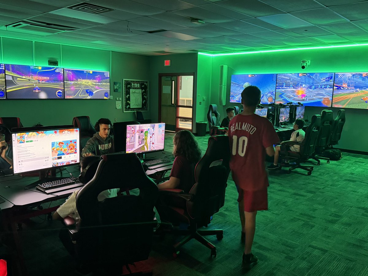 GlennGRobbins's tweet image. Great day for the @brigschools Megs! #esports