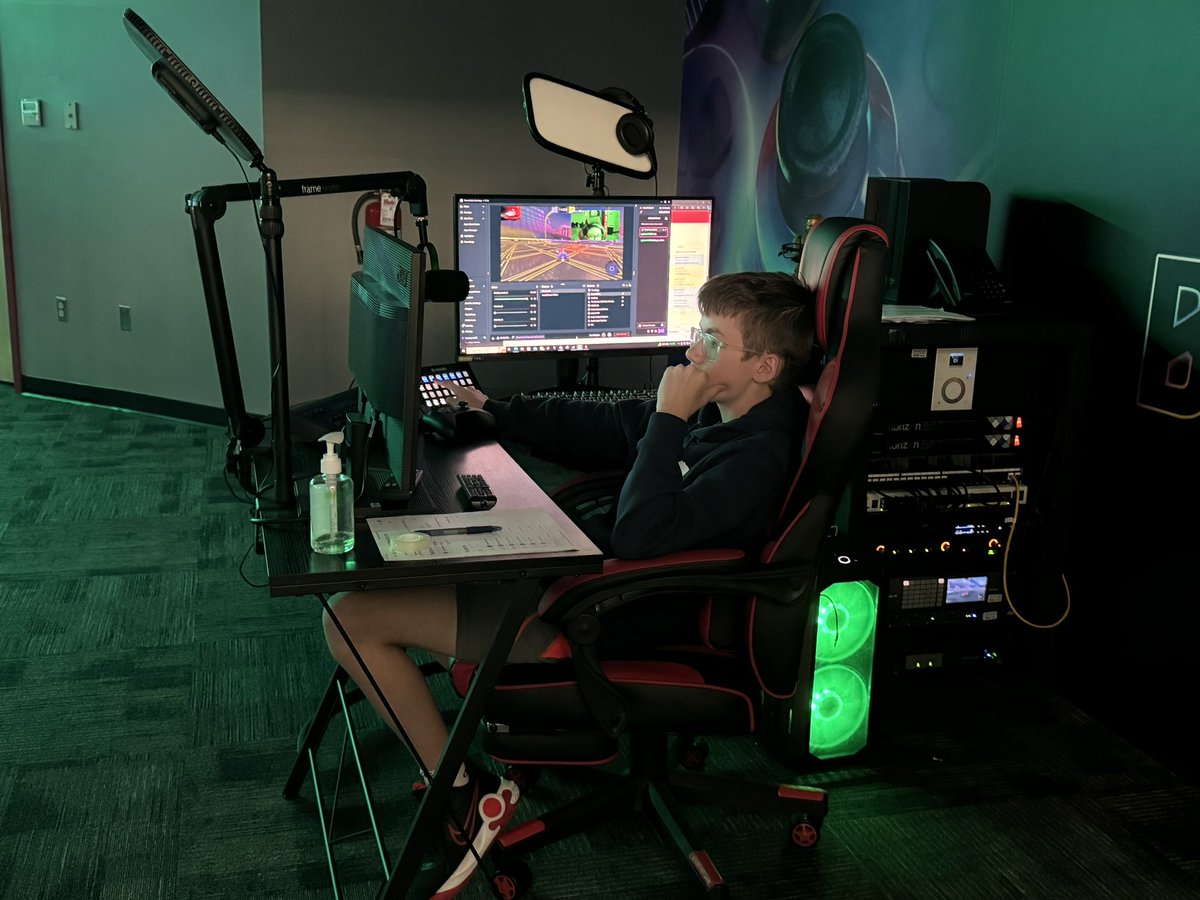 GlennGRobbins's tweet image. Great day for the @brigschools Megs! #esports