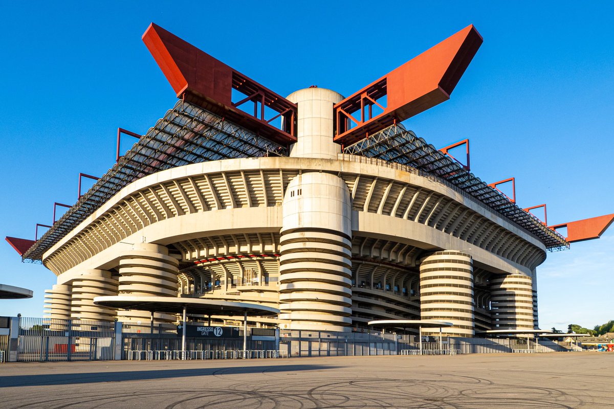SomosDeportrece's tweet photo. La final de la Champions League de 2027 no tendrá lugar en el estadio de San Siro debido a las dudas sobre eventuales obras de renovación en el recinto, informó la UEFA este martes 🏟️🚧
#ChampionsLeague #SanSiro #UEFA #Final2027 #Renovación #FútbolEuropeo #Milán #Estadio https://t.co/IKvwxREX9y