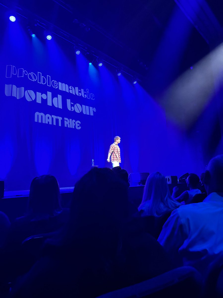 DdScouse's tweet photo. @mattrife comes down harder on his fans for taking one photo, than the feds come down on a celebrity sex trafficking ring - thrown out of his uk gig before he even told one joke…. For THIS 🤣 it’s not even a good photo 🤣 #zerotolerance 🤡💩 https://t.co/CTQmjPuJU9