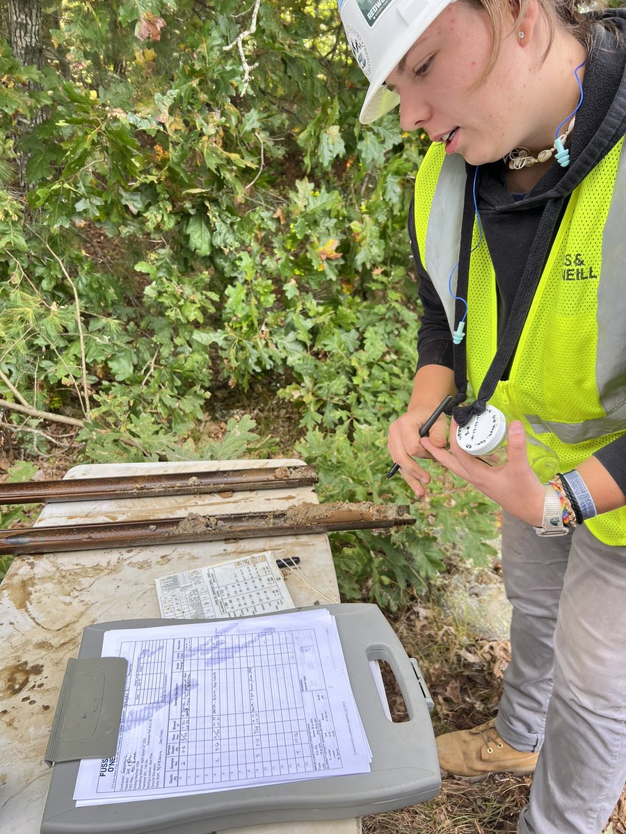 H2O_Soni's tweet image. Another #fieldfun day with #tomboving &amp;amp; my class to watch #groundwater well being drilled. Wells are monitored as a part of #PotterHillDam project. Will the well water be impacted from dam removal? #PradhanangLab @universityofri @URI_GEO @uricels @noaa #spookywaters