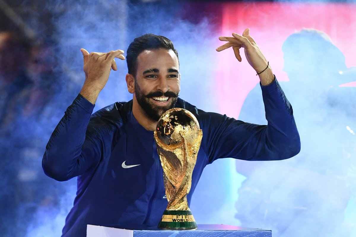 elsadorssa's tweet photo. Cassandre elle a la carrière d’Adil Rami #KohLanta https://t.co/En5ckwcTEu