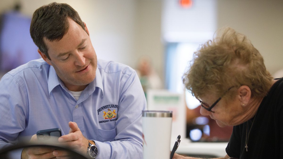 We love hanging out with Pennsylvania seniors
and helping them up their preparedness game. 💪✅

We visited the good folks at <a href="/WindyHillOTC/">Windy Hill</a> to help
residents create an emergency plan.

📸 In this picture: <a href="/JeffJumperWX/">Jeff Jumper</a>