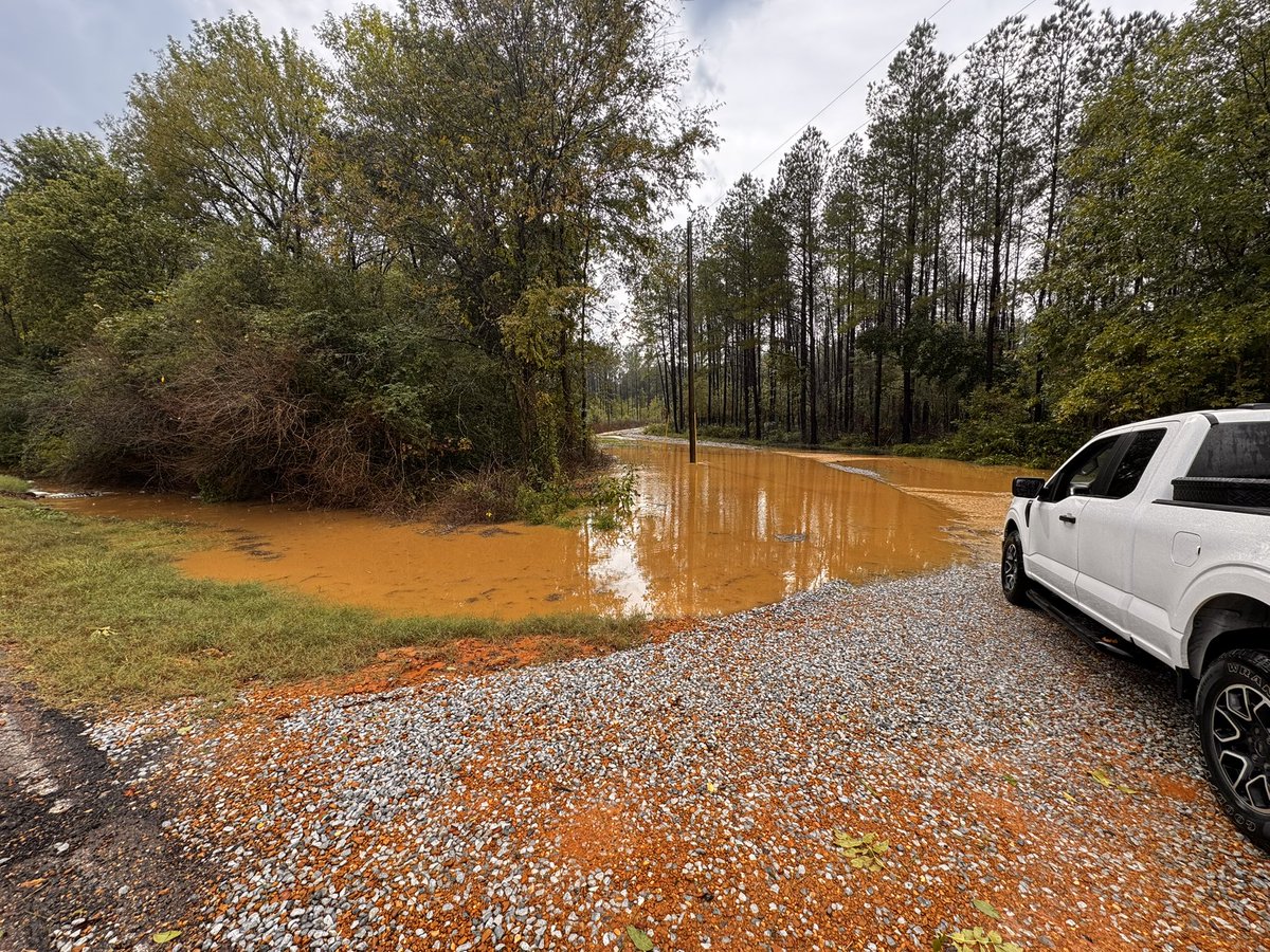 gregpollan's tweet photo. Hwy331 in #CalhounCo @MississippiDOT has been notified many times! #DoBetter https://t.co/XdIYEx3Cjn