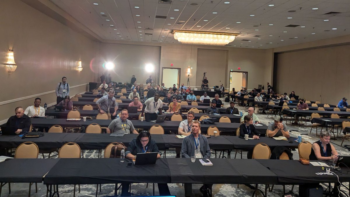pauloxnet's tweet image. This morning I presented the talk &quot;Maps with Django&quot; at DjangoCon US 2024 in Durham, North Carolina (US) 🇺🇲

It was a great experience, and I thank the organizers and volunteers 🤗

You can find slides and info here 👇
paulox.net/2024/09/24/dja…

#Django #DjangoCon #GeoDjango #Maps