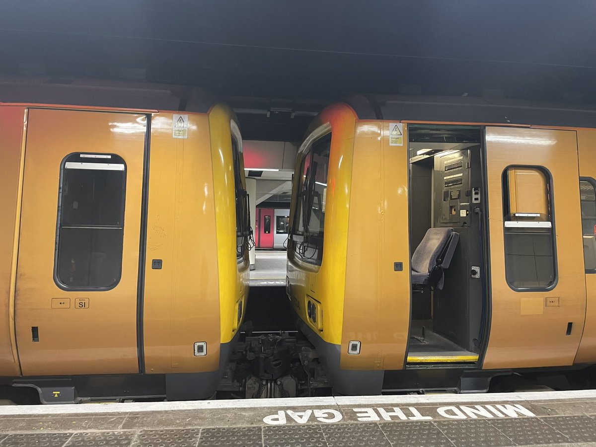 Lindsey4738's tweet image. Had one last ride on the Cross City 323 before they finish on Friday. Only one diagram today with 323222 and 323240 doing the honours. Really going to miss travelling on these 😢 #class323 #crosscityline #westmidlandsrailway