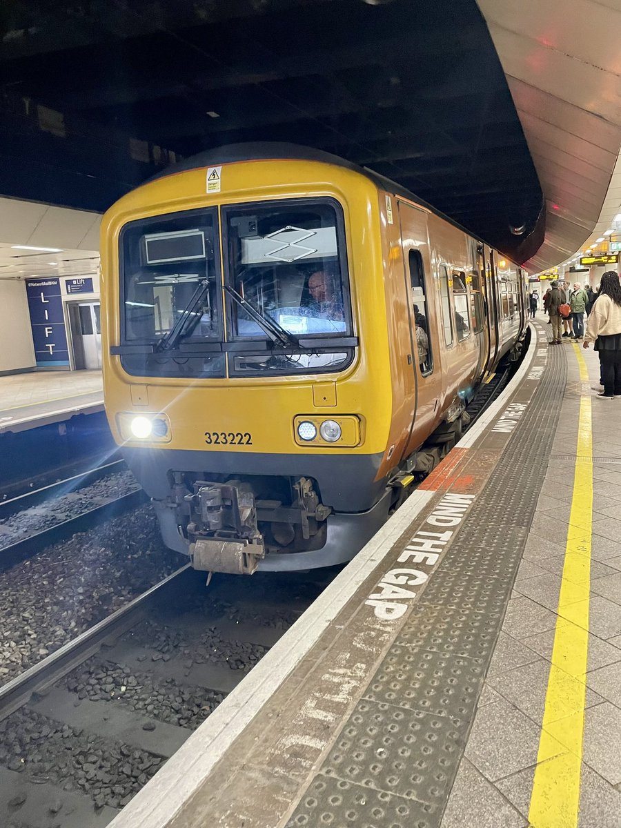 Lindsey4738's tweet image. Had one last ride on the Cross City 323 before they finish on Friday. Only one diagram today with 323222 and 323240 doing the honours. Really going to miss travelling on these 😢 #class323 #crosscityline #westmidlandsrailway