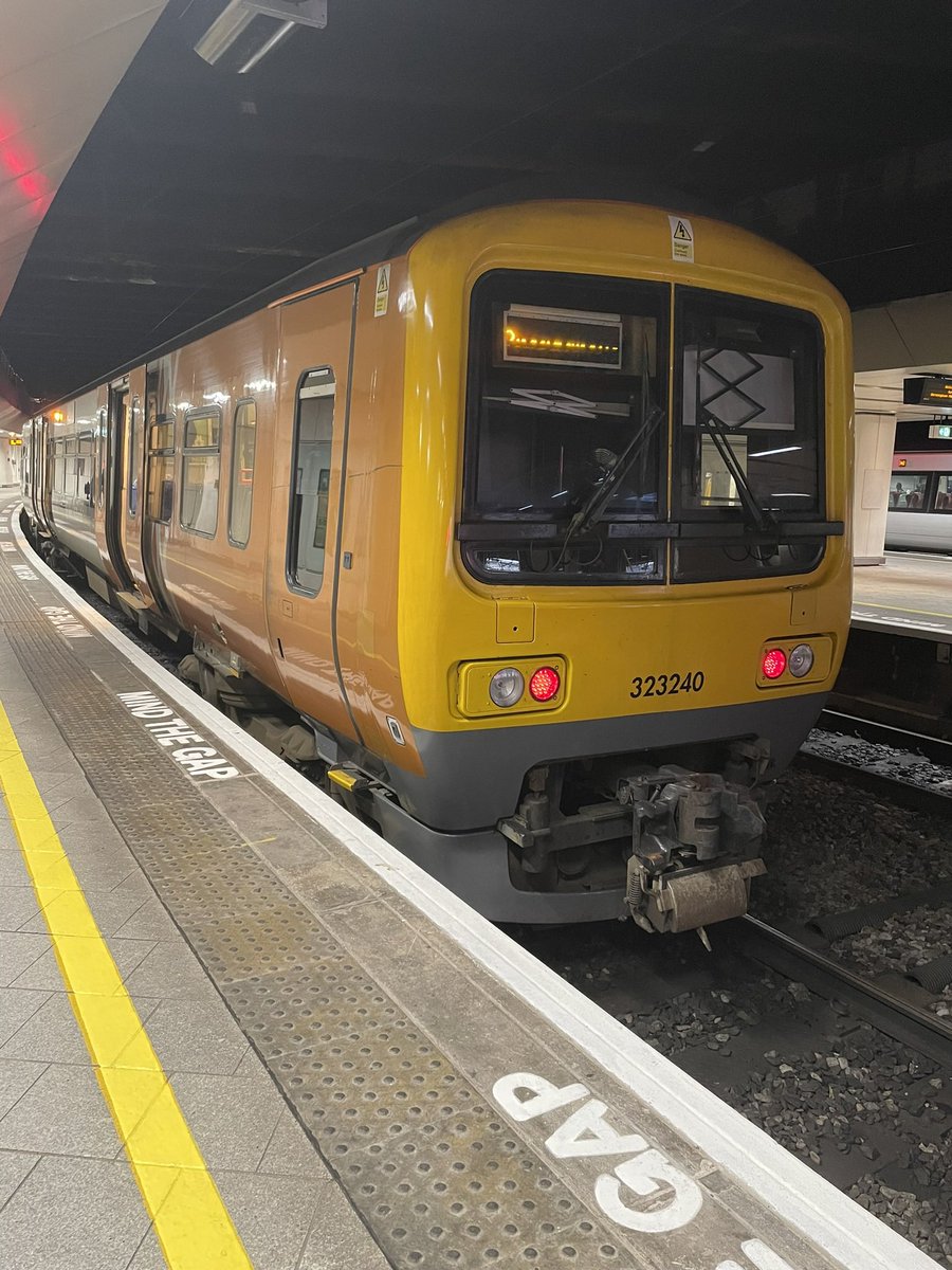 Lindsey4738's tweet image. Had one last ride on the Cross City 323 before they finish on Friday. Only one diagram today with 323222 and 323240 doing the honours. Really going to miss travelling on these 😢 #class323 #crosscityline #westmidlandsrailway