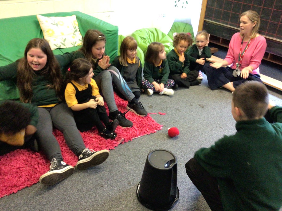 MrsNS10's tweet photo. 1/2 I was asked how to build confidence with P7s. Having delivered CLPL on supporting P1 literacy, I considered combining both. P7 teach P1 early literacy skills: List. & Attn, Oral Lang & Fine Motor whilst developing their own confidence, literacy, vocab & presentation skills https://t.co/kqoCOd5KWV