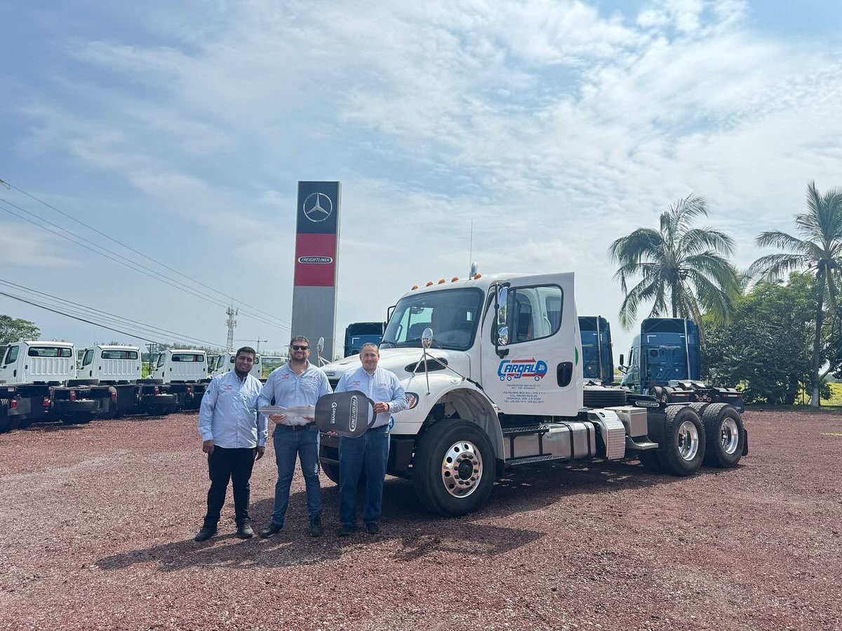 CARGALO2017's tweet photo. ¡CARGALO ESTÁ DE FIESTA! 🥳 🎉

¡Bienvenida unidad T44! 🚛🚛🚛🚛

Estamos más que listo para seguir brindando nuestros servicios de transporte de carga 🔥🔥

En hora buena ¡muchas felicidades! al equipo CARGALO por este nuevo logro 🎉🎉🎉

#cargalo #transporte #veracruz https://t.co/myoHeXswHq
