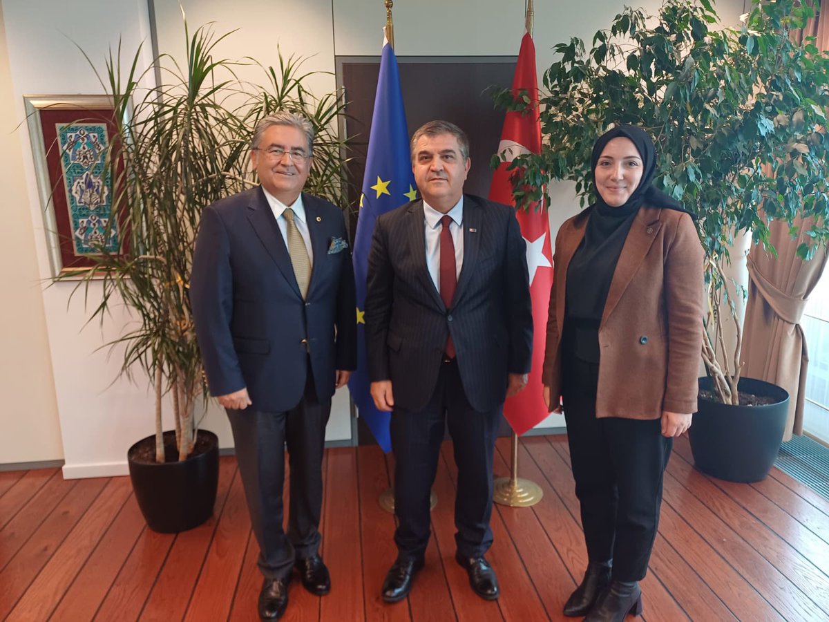 Maarif Belgium (@maarifbe) on Twitter photo Türkiye Maarif Vakfı Mütevelli Heyet Üyesi Sn. Doç. Dr. Hasan Ulusoy ile Ülke Temsilcisi Sn. Büşra Doğan bugün Avrupa Birliği Daimi Temsilcisi Büyükelçi Sn. Faruk Kaymakçı’nın misafiri oldu. Kendilerine değerli katkıları için çok teşekkür ederiz. <a href="/frkkymkc/">Faruk Kaymakcı</a> Türkiye Maarif Vakfı Mütevelli Heyet Üyesi Sn. Doç. Dr. Hasan Ulusoy ile Ülke Temsilcisi Sn. Büşra Doğan bugün Avrupa Birliği Daimi Temsilcisi Büyükelçi Sn. Faruk Kaymakçı’nın misafiri oldu. Kendilerine değerli katkıları için çok teşekkür ederiz. <a href="/frkkymkc/">Faruk Kaymakcı</a>