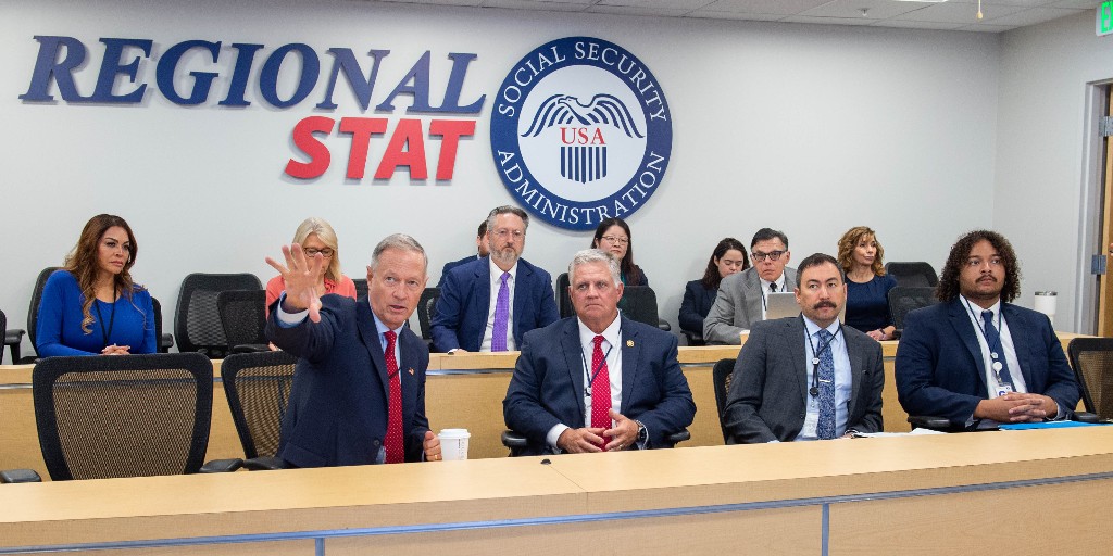 OMalleySSA's tweet photo. Great to have @RepDrewFerguson at @SocialSecurity HQ this week - the first of our #oversight Chairs to visit #SecurityStat IRL!
For more on how #SecurityStat is helping us tackle our biggest customer service challenges, visit https://t.co/iqAUAHQn6x https://t.co/HFPZl42TKN