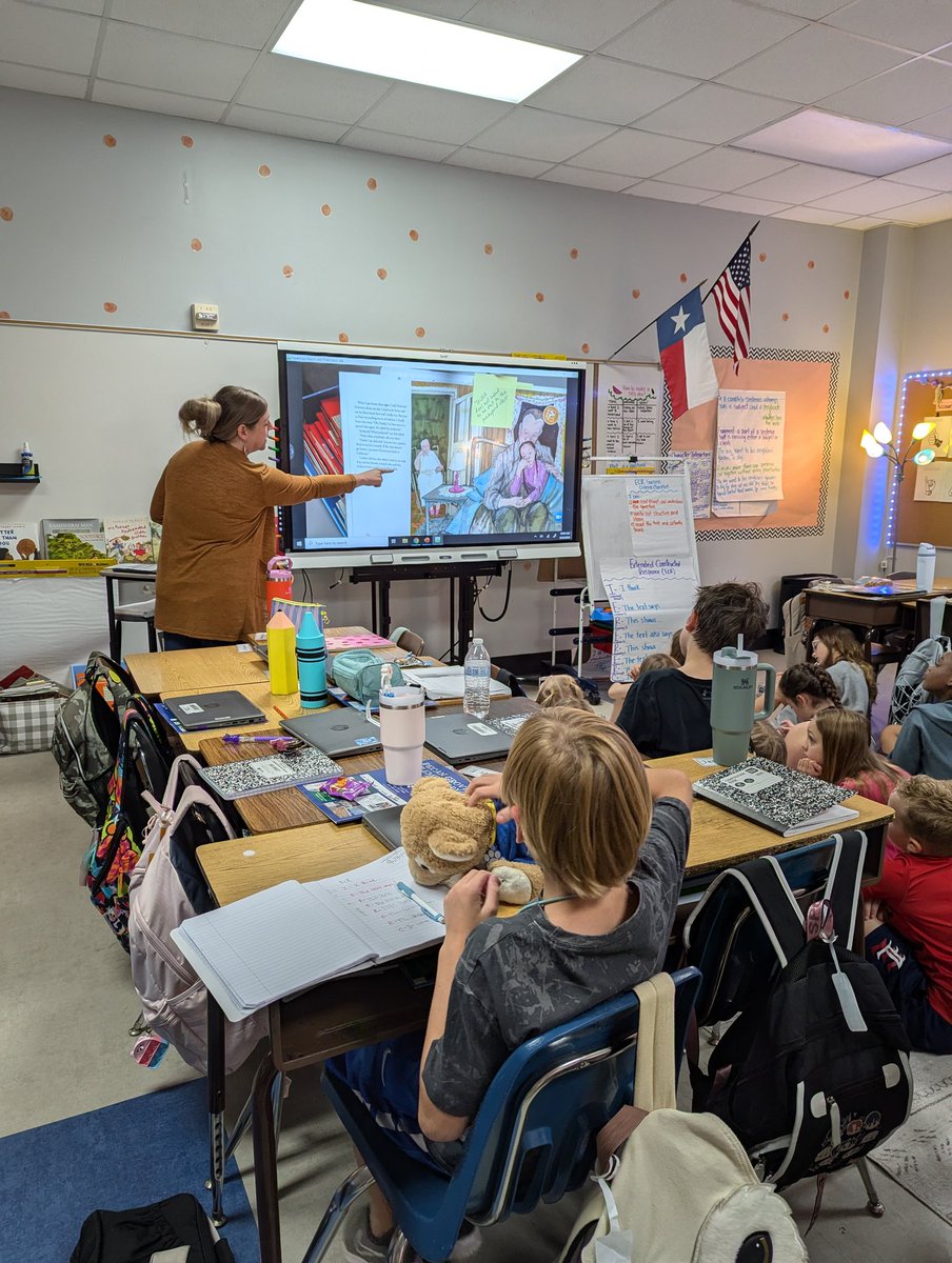 PGE_CougarCubs's tweet photo. Students identify strongly collected text evidence to support thinking with the ECR structure. Mrs. Jacobson models learning and Ss are super engaged! #WIG #critcalthinkers #accountabletalk @MrsJacobsonPGE https://t.co/zaCOcC7Pxp