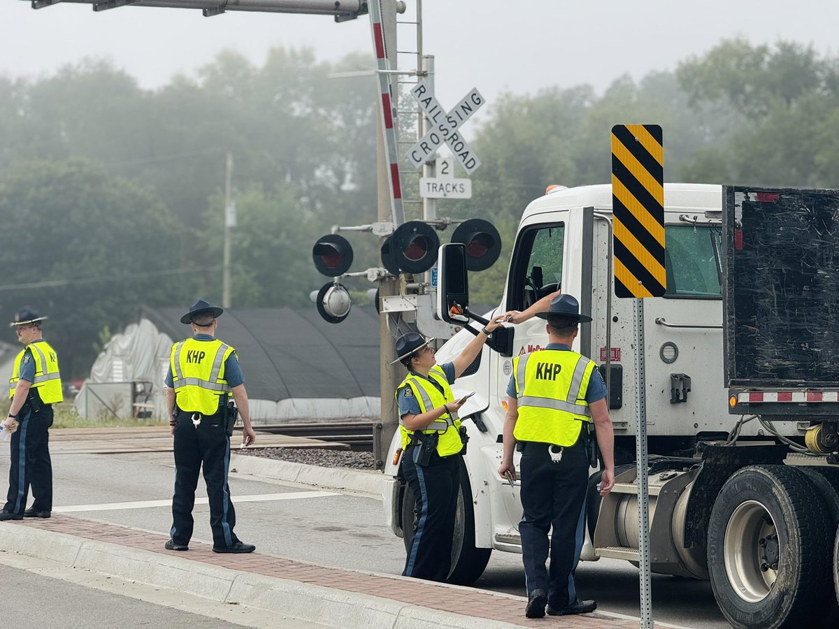 KHPTrooperTiff's tweet photo. Troopers are partnering with @olinational & @Amtrak for #OperationClearTrack.
Troopers handed out safety pamphlets to drivers & pedestrians to raise awareness & reduce injuries & fatalities that occur on & around railroad tracks.
Remember, #SeeTracksThinkTrain! It's #st3week! https://t.co/N6RQQdmwRl