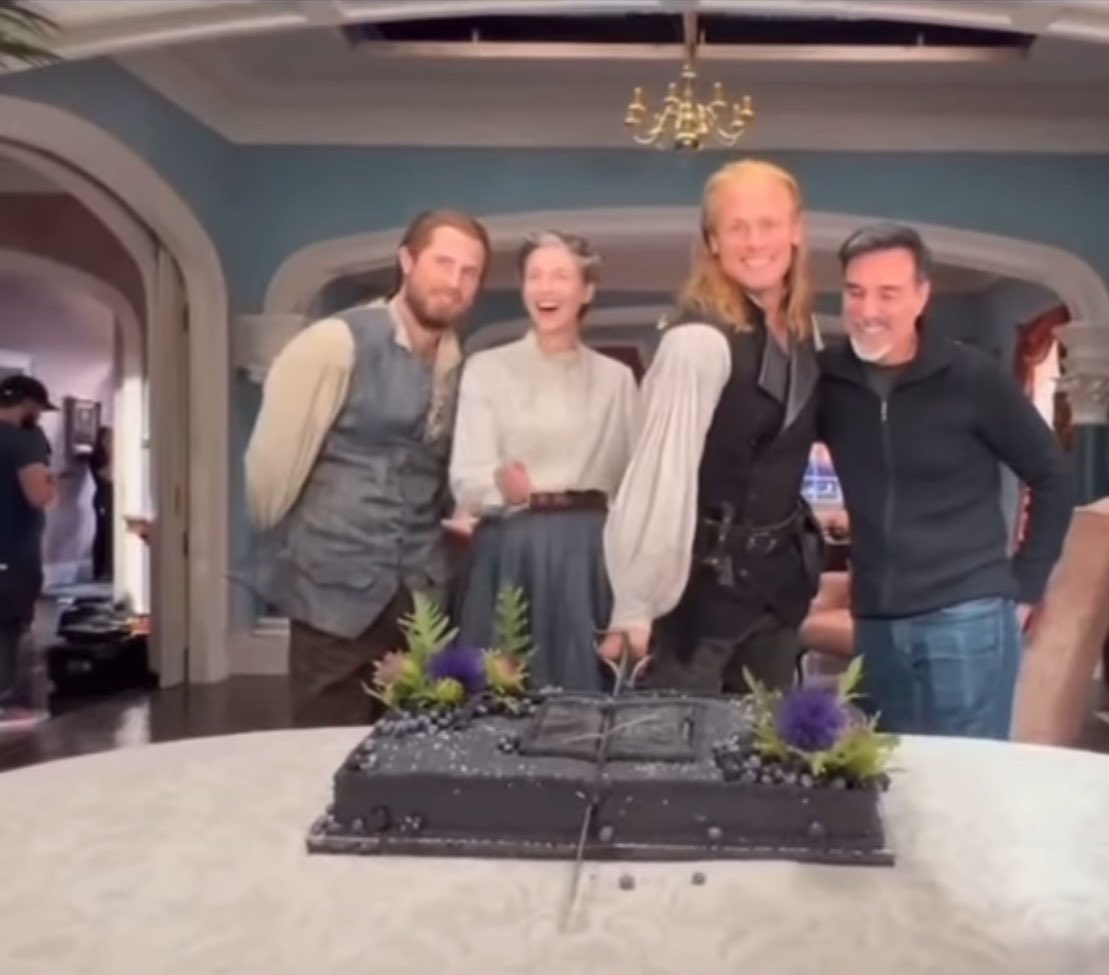 TrendyTrainer13's tweet photo. @peekaboo_jen Just returned from a Full Day of Walking at Sunrise, Working out, & walking Fluffball 🐾 for The #MunroStepChallenge. THEN: Gorgeous Captures of #Outlander Peeps, cutting 100-episode Cake with a sword! ⚔️
Love them ALL!
#SamHeughan
#CaitrionaBalfe
#DavidBerry
#MattRoberts https://t.co/cmcvhZMJWQ