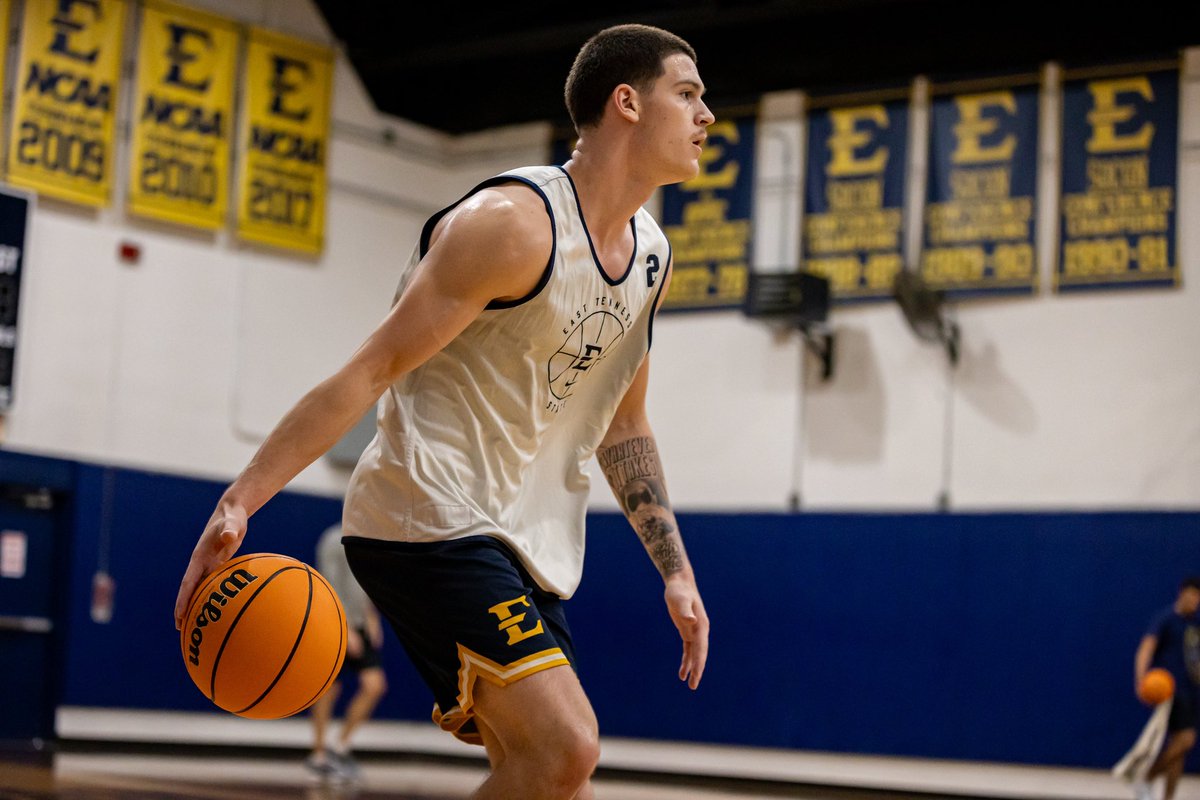 𝘼 𝙇𝙤𝙤𝙠 𝘽𝙖𝙘𝙠 𝙊𝙣 𝘿𝙖𝙮 𝙊𝙣𝙚 📸

Scenes from Monday’s first official practice of the 2024-25 season❗️

#AllHandsOnDeck