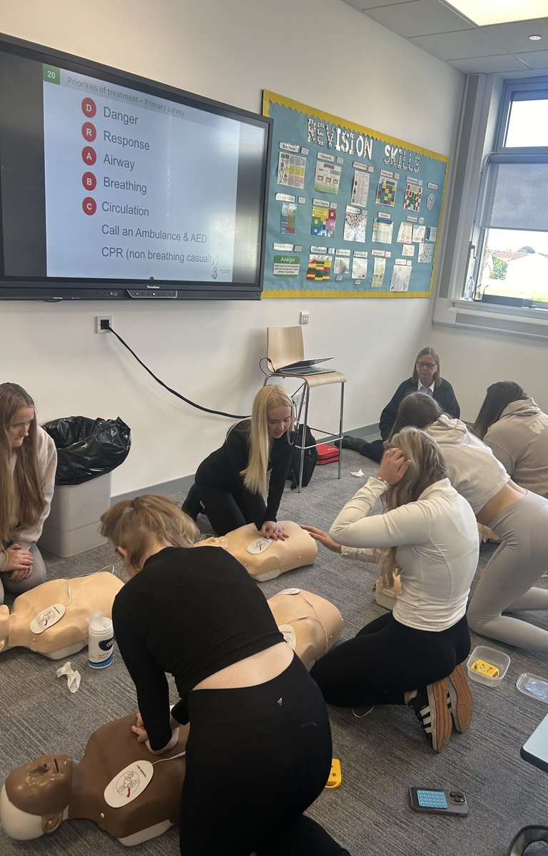 MDouglas2020's tweet photo. Had so much fun joining the S4s during their first aid training today!  @BoclairAcademy https://t.co/iQojgsZYmv