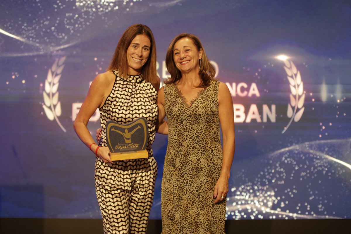 Este premio es muy emotivo para nosotros 🧡 El Premio Fundación Blanca es para Edurne Pasaban 🤝 

Entrega: Lola Fernández Ochoa, presidenta de <a href="/fundblanca/">fundblanca</a> 

#Xpremiospatrocina #patrocinaundeportista #patrocina1depor #gala #business #evento #madrid