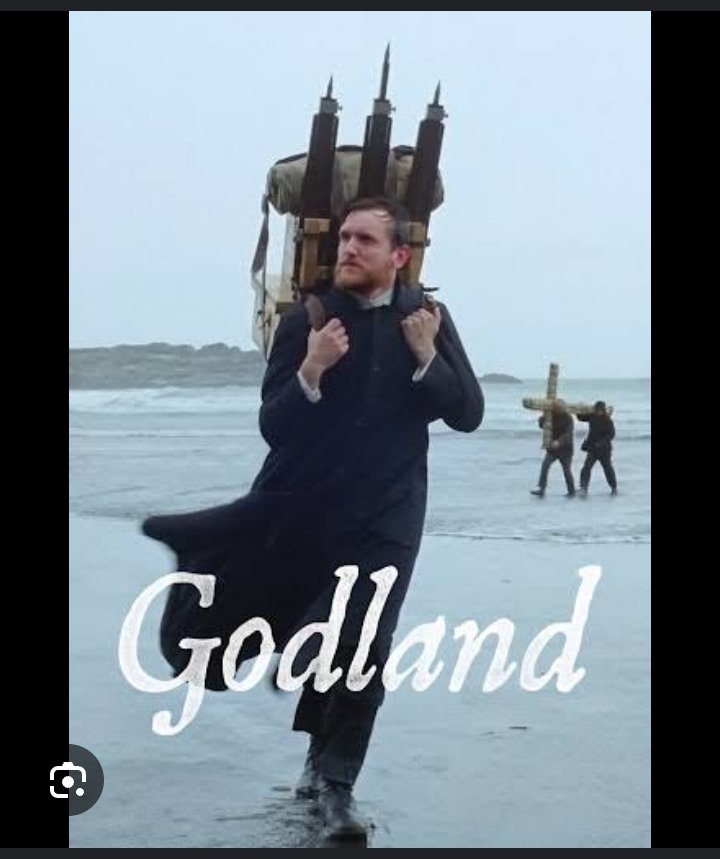 Son zamanlarda izlediğim en ilginç film "Tanrı'nın Unuttuğu Yer". Danimarka'lı bir rahibin İrlanda'ya gelişini anlatıyor. Son derece şiirsel ve doğanın güçlü bir şekilde yansıtıldığı bir film. Aşk, ölüm, doğum, aile, din, inanç, var oluş gibi kavramları irdeliyor. #film