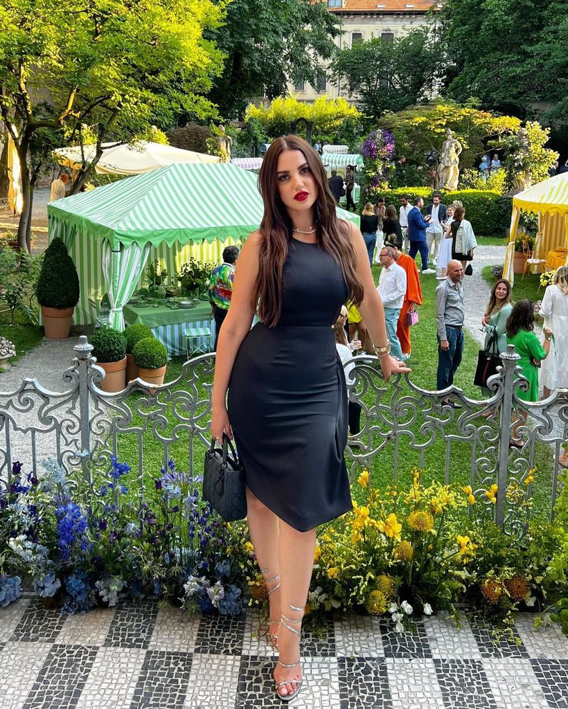 dorra_zarrouk's tweet photo. 🖤🖤✨ https://t.co/KyVvfmPmwc
