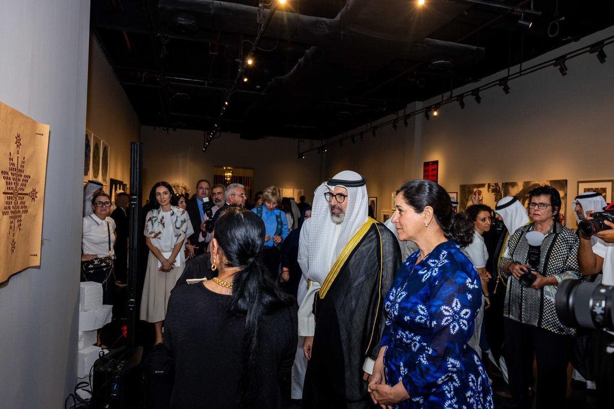 kuna_ar's tweet image. تحت رعاية وزير الخارجية عبدالله اليحيا مؤسسة انتصار تنظم المعرض الفني (نساء في الحرب - فلسطين) دعما لنساء فلسطين

الشيخة انتصار سالم العلي الصباح: المعرض يتزامن مع الاحتفال باليوم العالمي للسلام ويضم مجموعة من الأعمال الفنية لأكثر من 100 فنان من 20 دولة

- حضر الفعالية نائب وزير…