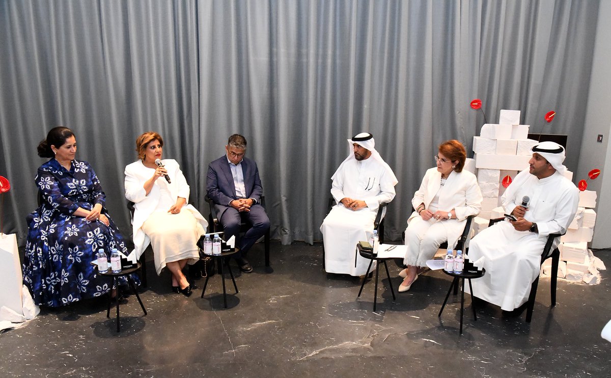 kuna_ar's tweet image. تحت رعاية وزير الخارجية عبدالله اليحيا مؤسسة انتصار تنظم المعرض الفني (نساء في الحرب - فلسطين) دعما لنساء فلسطين

الشيخة انتصار سالم العلي الصباح: المعرض يتزامن مع الاحتفال باليوم العالمي للسلام ويضم مجموعة من الأعمال الفنية لأكثر من 100 فنان من 20 دولة

- حضر الفعالية نائب وزير…