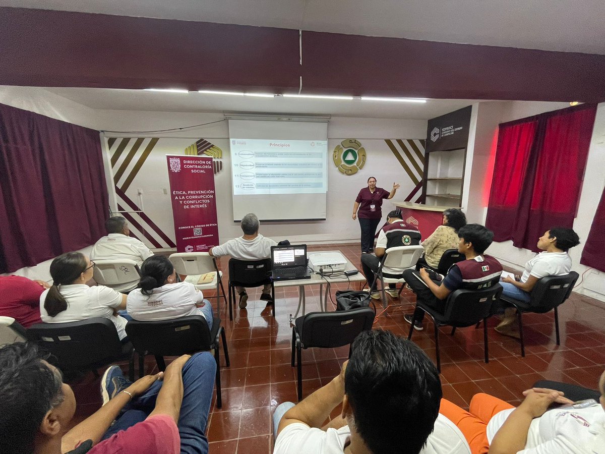 SABGCampeche's tweet photo. A través de la Plática “El Código de Ética” se promueven los valores, principios, reglas de integridad y compromisos que debe observarse en el desempeño de las actividades de las y los servidores públicos de la @SEPROCICAMP.
@LaydaSansores
#CampecheGobiernoDeTodos https://t.co/MNG4WK2LvG