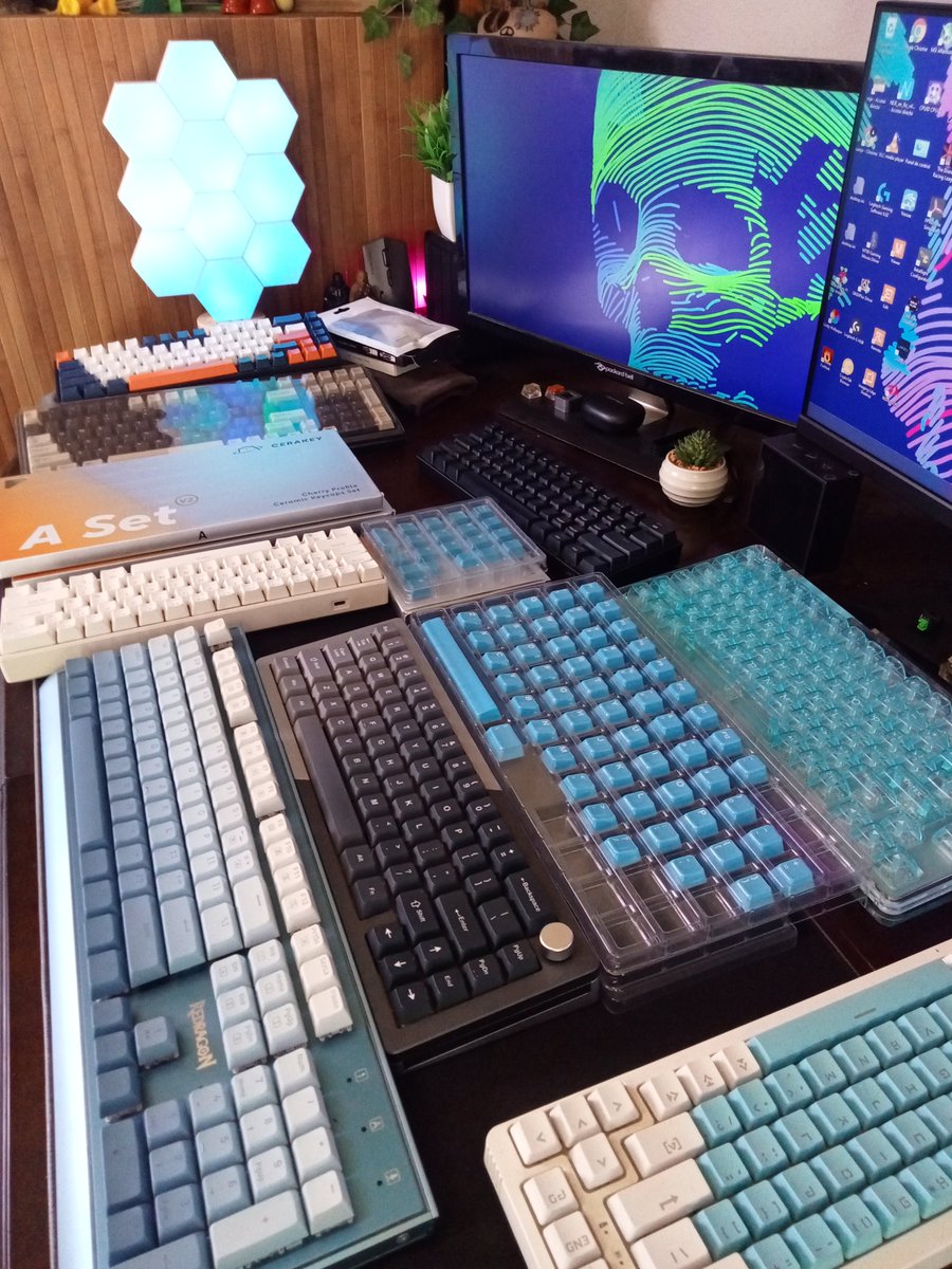 tuyoutube2's tweet photo. 🤔Intentando decidir en qué #teclado ⌨️ monto las #keycaps cerámicas de #cerakey 😵🤯
#gaming #gamingpc #gamingpc #gamingcommunity #gamergirls #gamerkeyboard #cerakeycaps #ceramics #customkeyboard #tecladomecanico #tecladogamer #tecladogaming #tecladogamer🤖⌨️🖥️ https://t.co/YXaLkppQPd