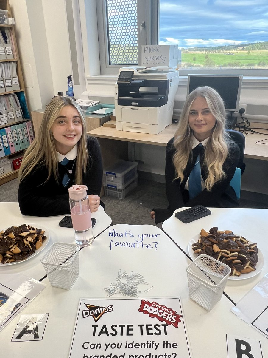 Mrs_Ogilvie_'s tweet photo. Thanks to our amazing helpers at the P7 open evening tonight! It was a wonderful evening meeting our future S1s. @BoclairAcademy @BoclairBusiness https://t.co/L7GYdlfl4C