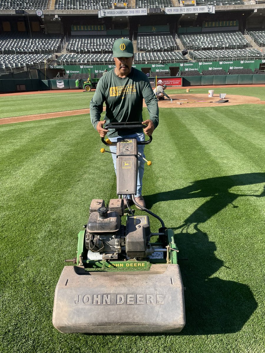 oaklandturf's tweet photo. The last 3 games in Oakland this is a special shout out to my main man Leo Valle. Leo started in 1989, he’s the only guy who has been with me all 30 seasons! Making me look good mowing and edging laser beams and precise mound care along with everything else! Thank you Leo🙏🙏🙏 https://t.co/48LoWCRMYG