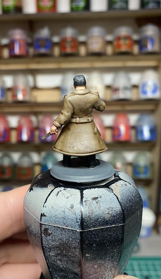 denny_lawlor's tweet image. Possibly the peak of my painting career, this little guy is also accompanied by the mercenary Tesseract, from the #skulduggerypleasant series, made most famous by his love for his feline friend.